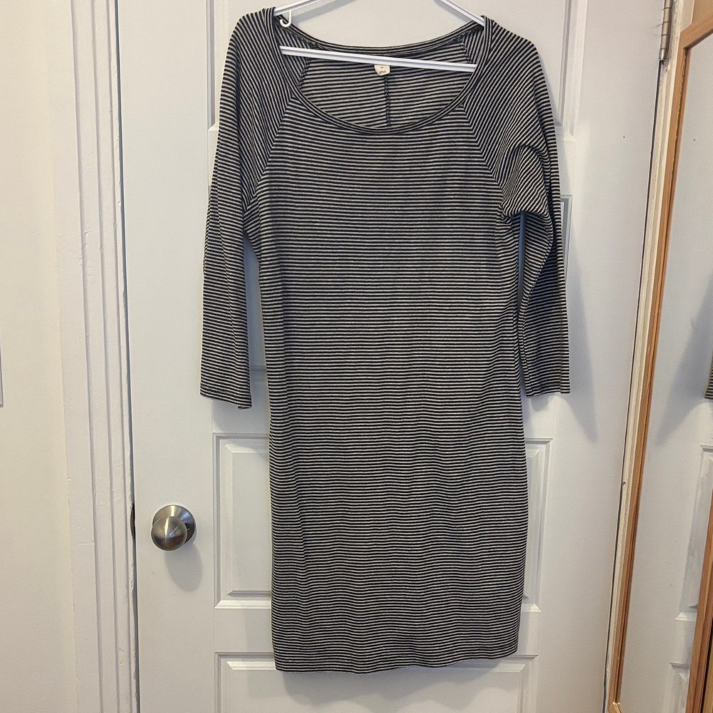 Old Navy Black and White Striped Long Sleeve Dress